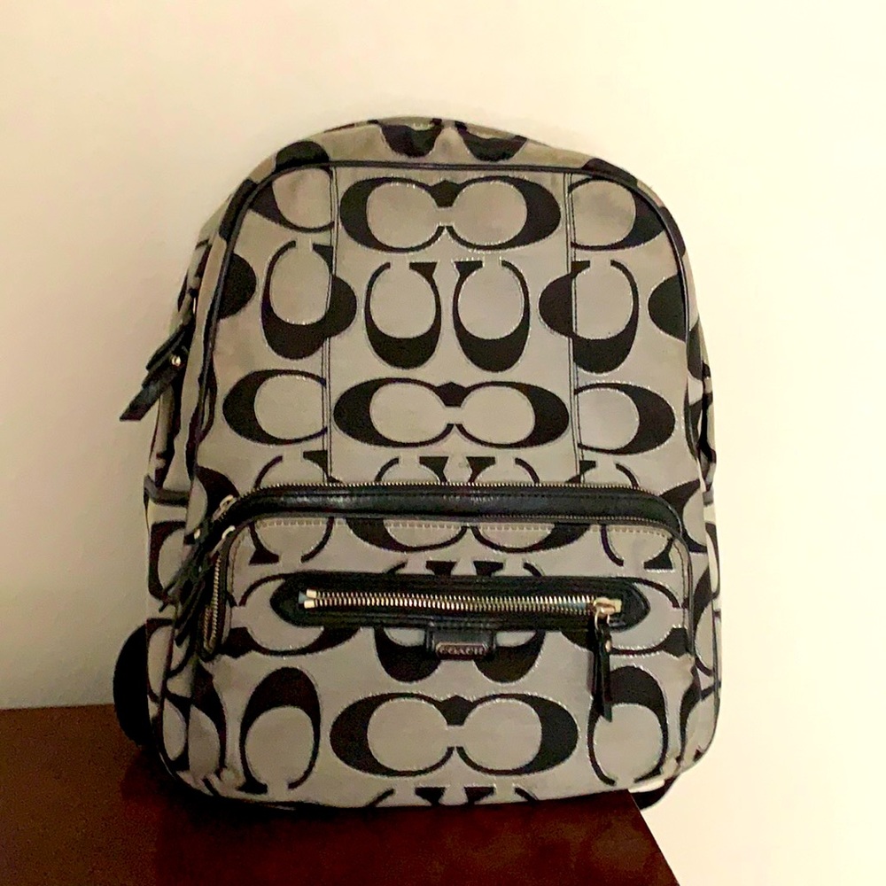Gently used  beautiful Coach backpack 🎒!